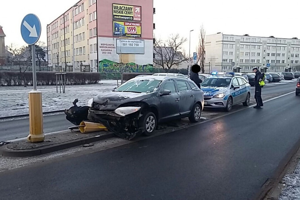 Wjechał w wysepkę przy ul. Gagarina