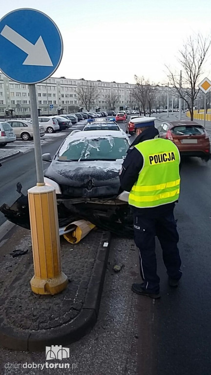 Wjechał w wysepkę przy ul. Gagarina