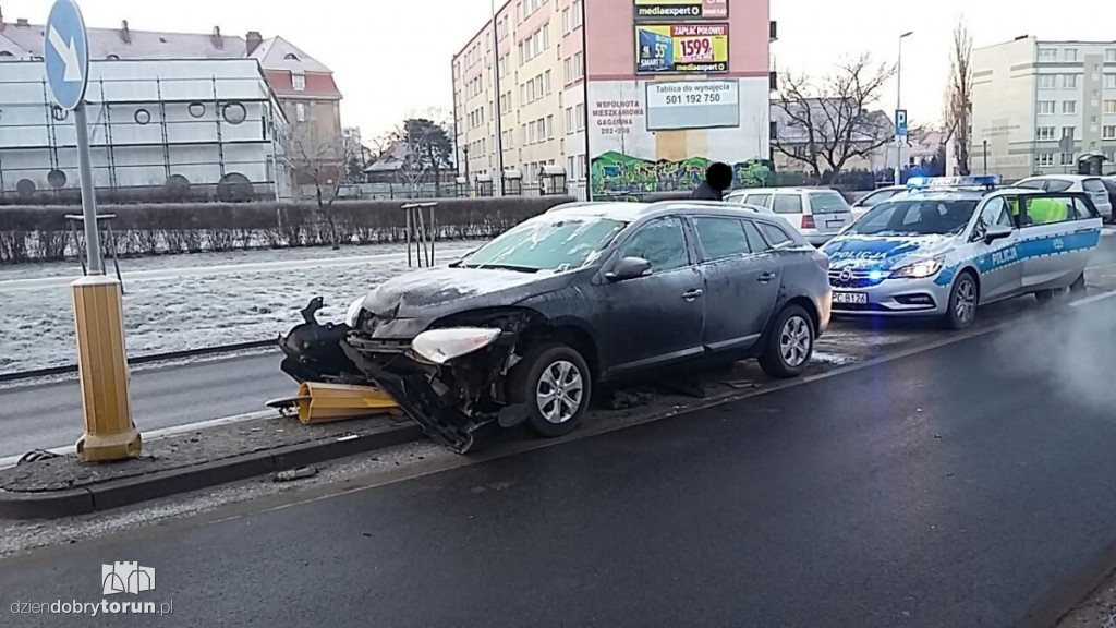 Wjechał w wysepkę przy ul. Gagarina