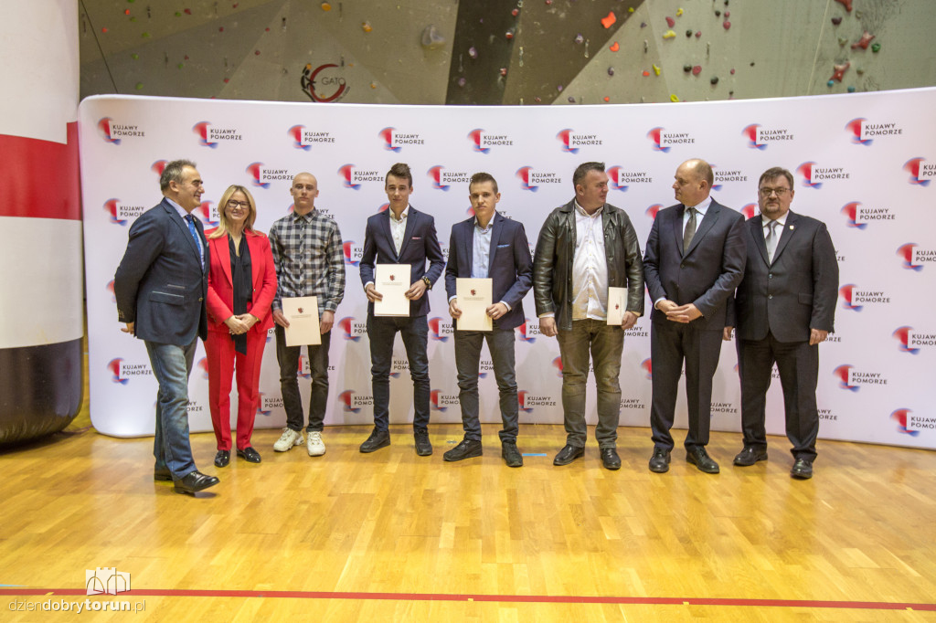 Marszałek nagrodził sportowców