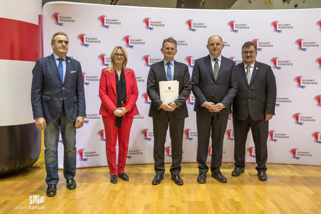 Marszałek nagrodził sportowców