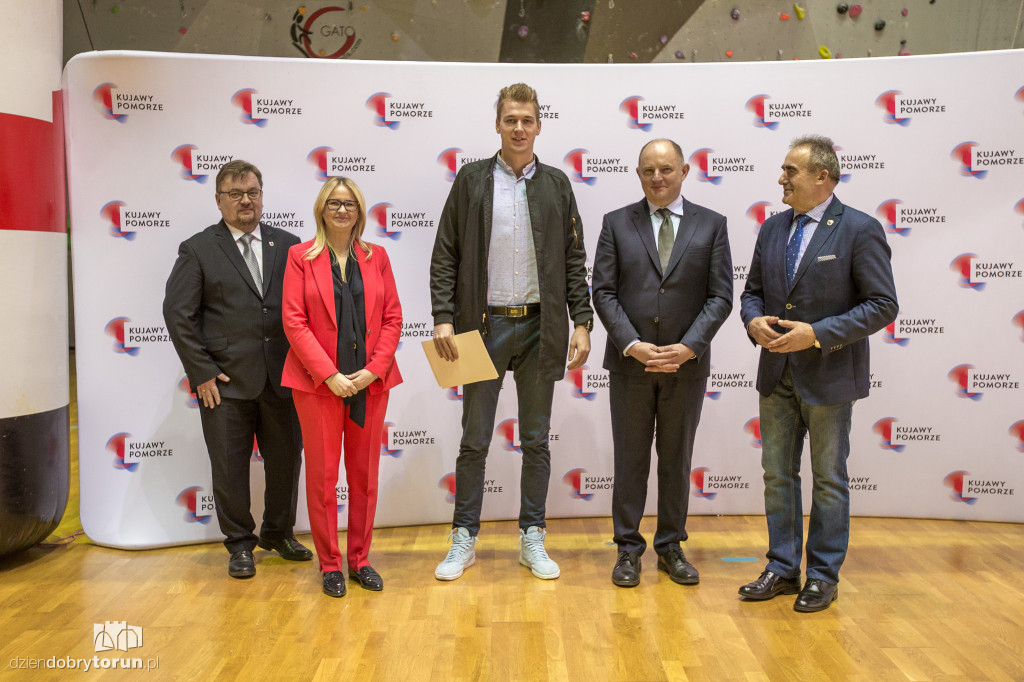 Marszałek nagrodził sportowców