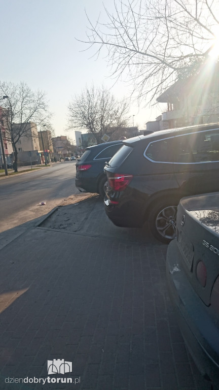 Kolejny mistrz parkowania w akcji