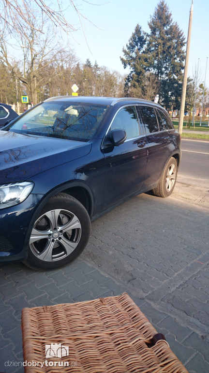 Kolejny mistrz parkowania w akcji
