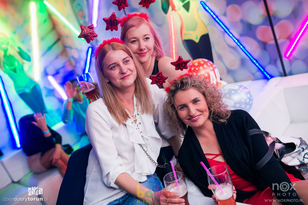 Tu bawią się przepiękne kobiety