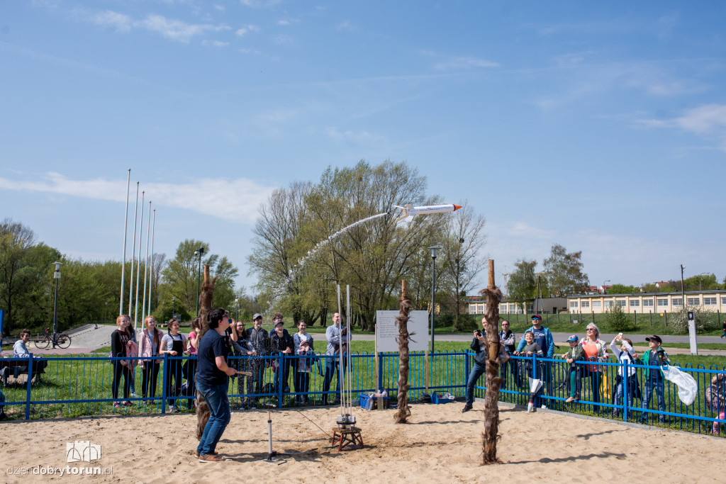 Bez rakiet nie ma festiwalu nauki i sztuki