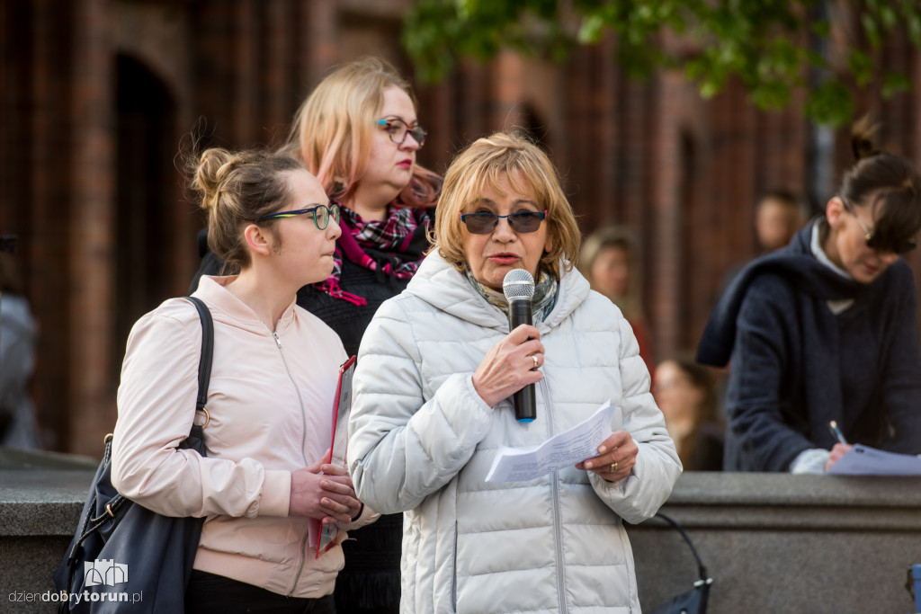 Wsparli protest rodziców w Sejmie