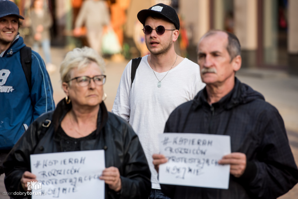 Wsparli protest rodziców w Sejmie