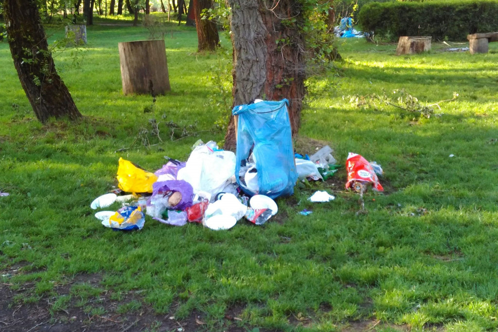 Urokliwa Martówka tonie w śmieciach