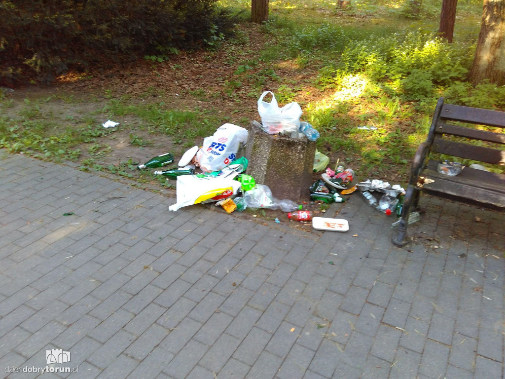 Urokliwa Martówka tonie w śmieciach