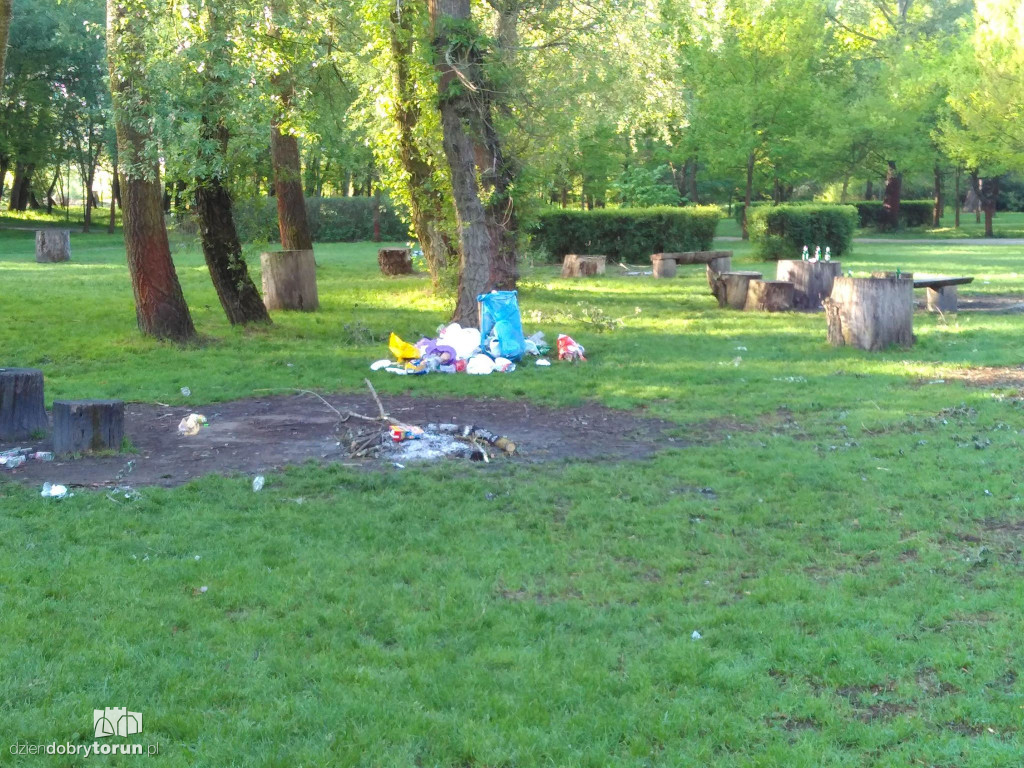 Urokliwa Martówka tonie w śmieciach