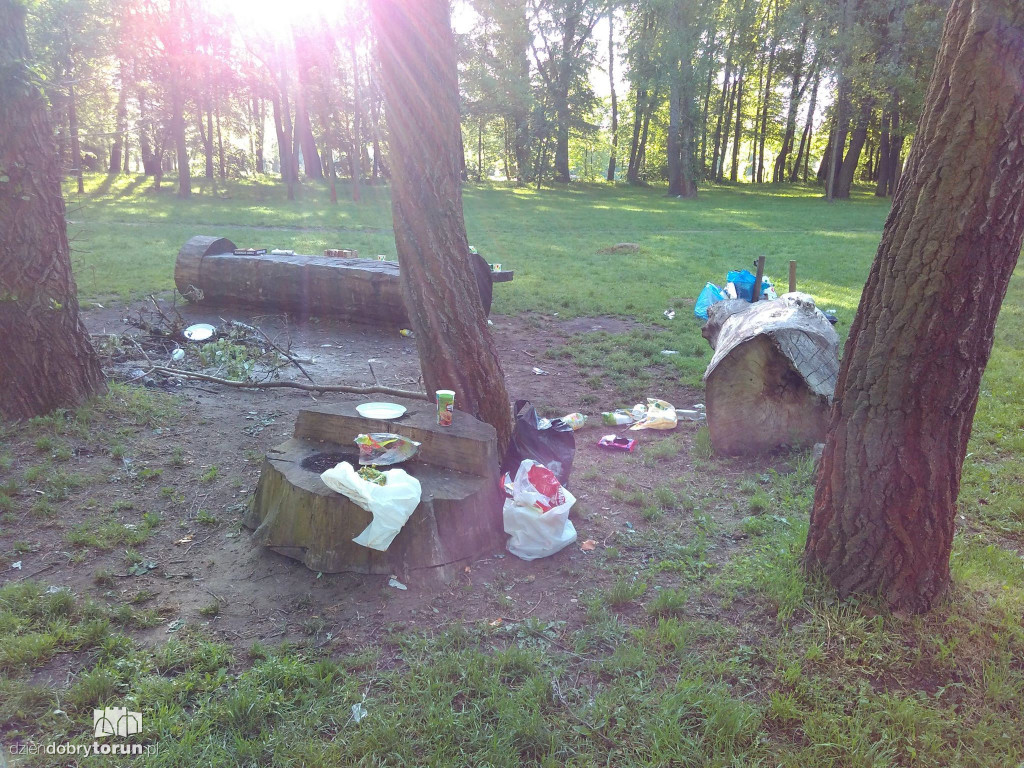 Urokliwa Martówka tonie w śmieciach