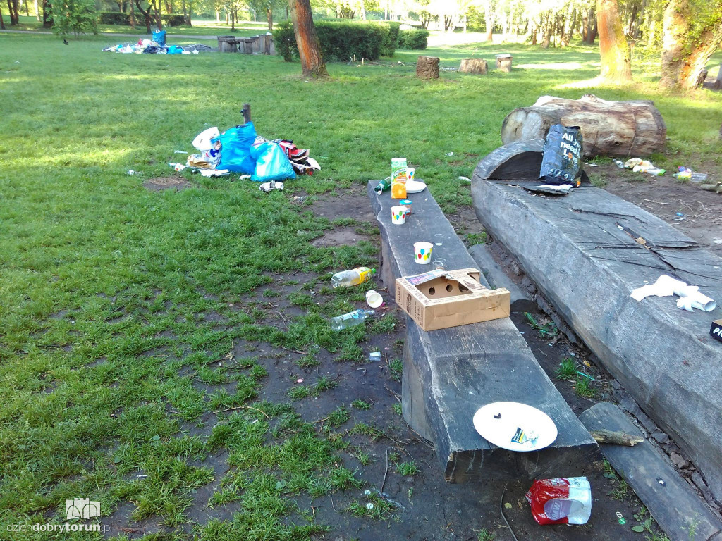 Urokliwa Martówka tonie w śmieciach