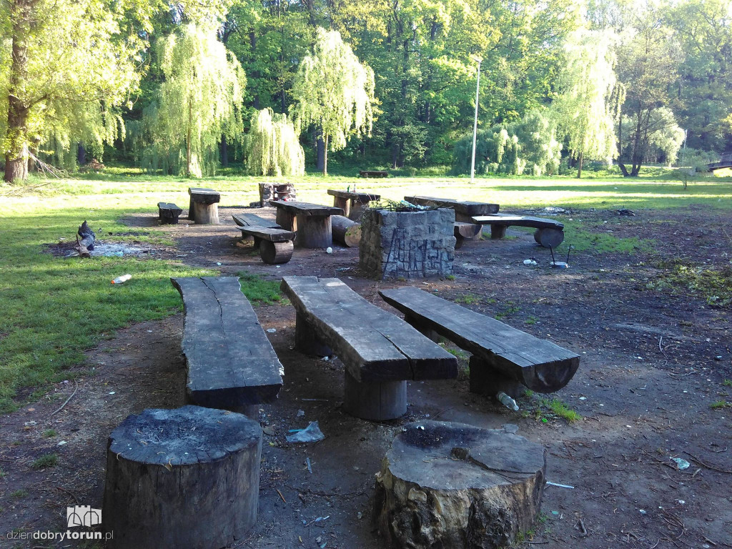 Urokliwa Martówka tonie w śmieciach