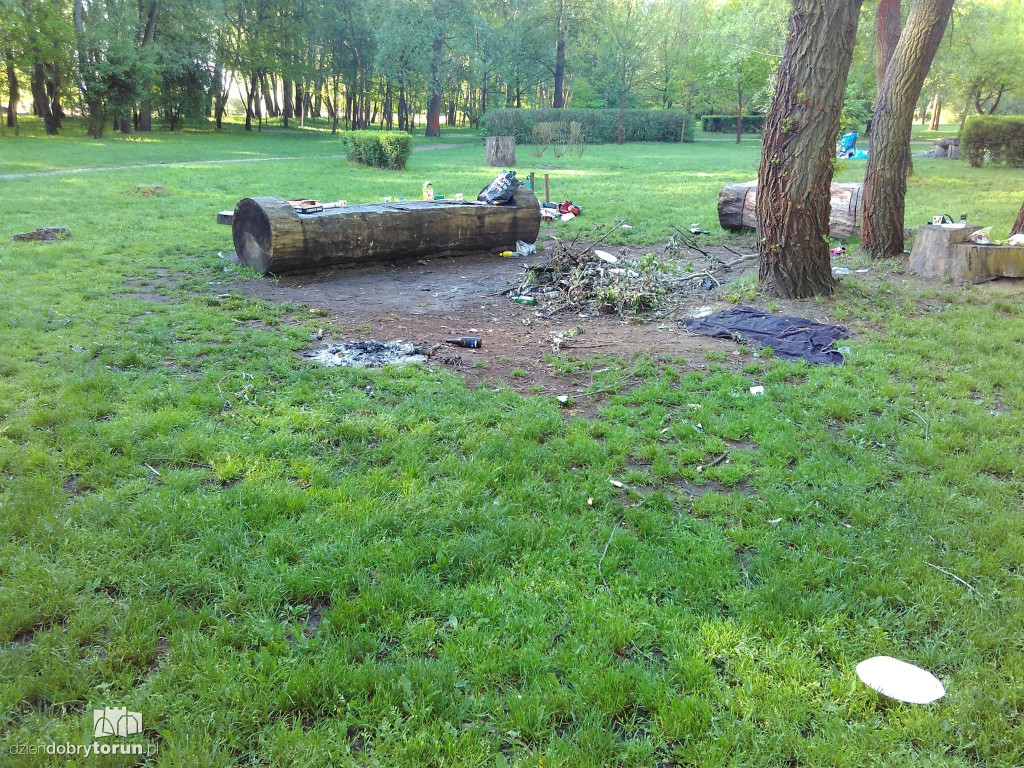 Urokliwa Martówka tonie w śmieciach