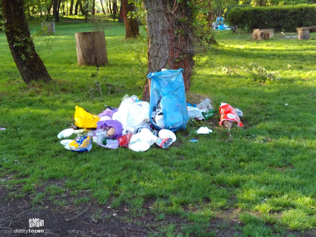 Urokliwa Martówka tonie w śmieciach