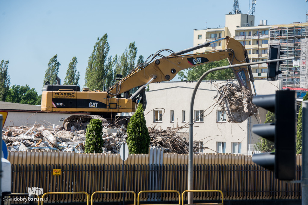 Wyburzają stare budynki TZMO