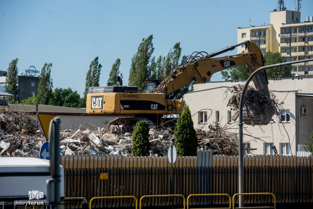 Wyburzają stare budynki TZMO