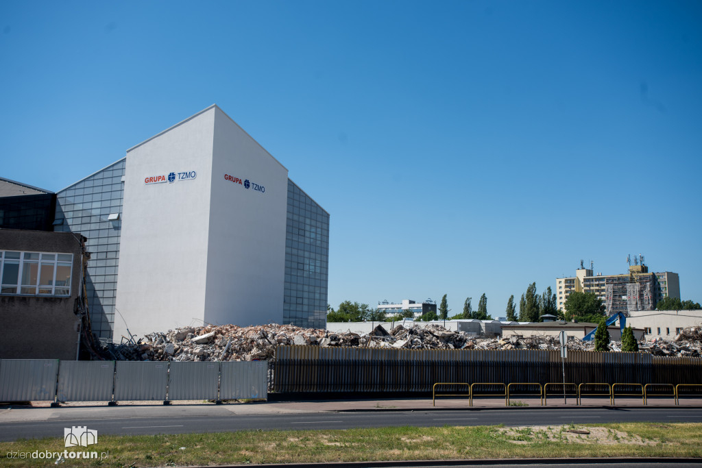 Wyburzają stare budynki TZMO