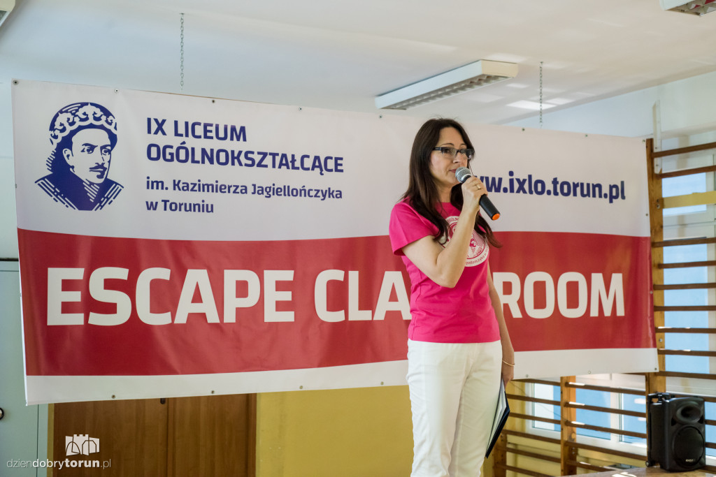 Escape Class Room w IX LO