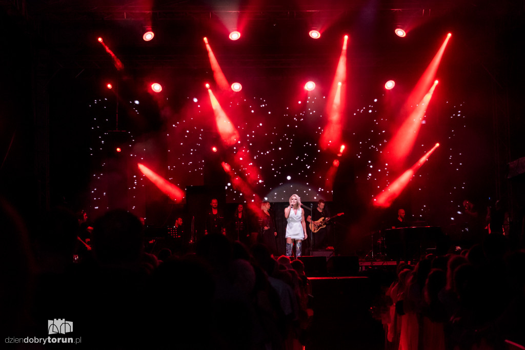 Pod Wspólnym Niebiem - koncert gwiazd