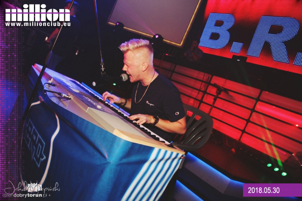 Sobotnia impreza w klubie Milion