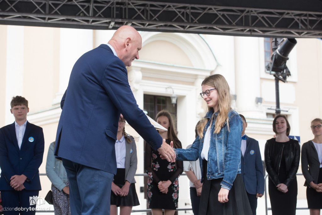 Najlepsi odebrali świadectwa