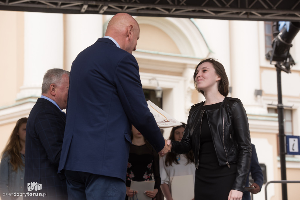 Najlepsi odebrali świadectwa