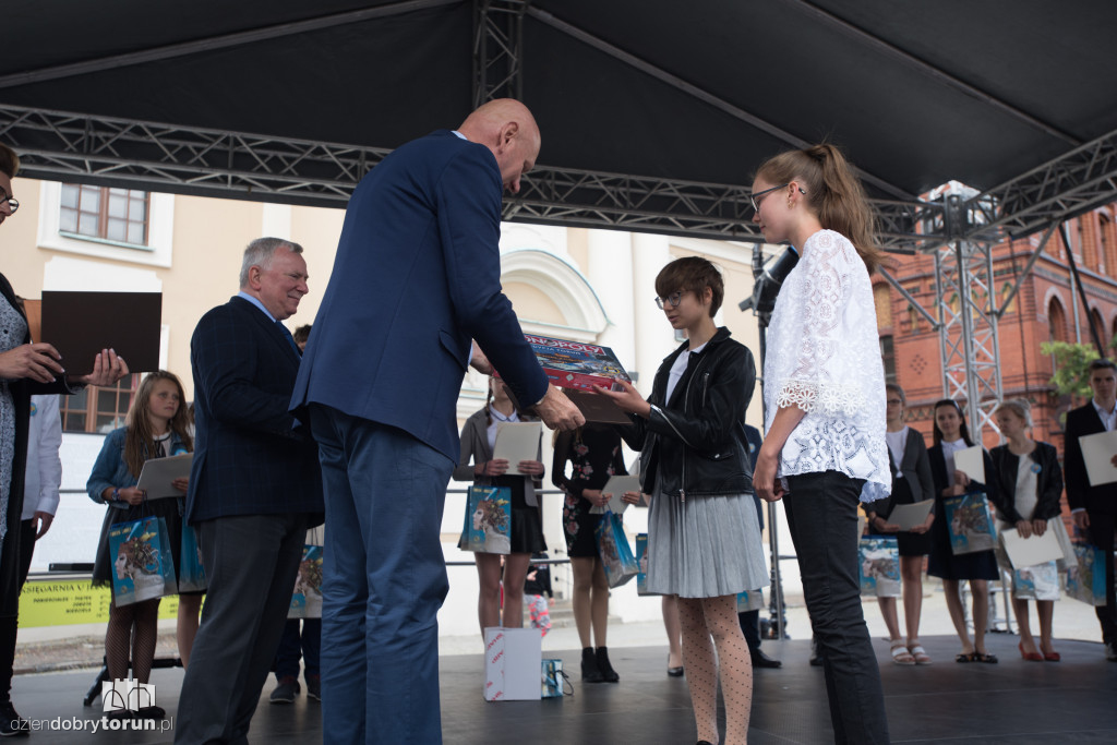 Najlepsi odebrali świadectwa