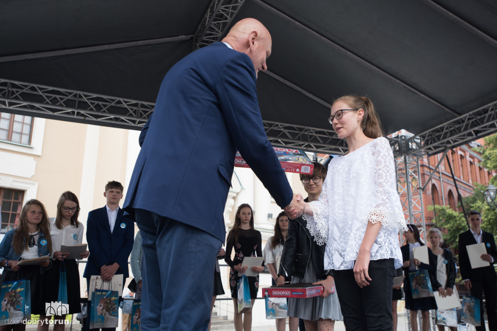 Najlepsi odebrali świadectwa