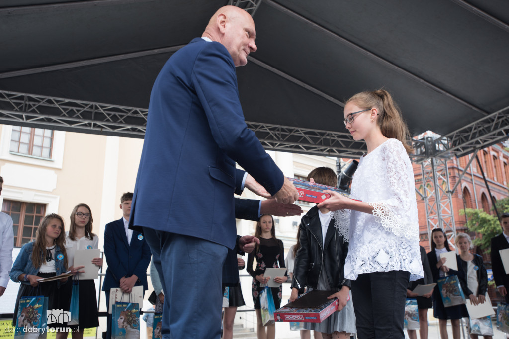 Najlepsi odebrali świadectwa