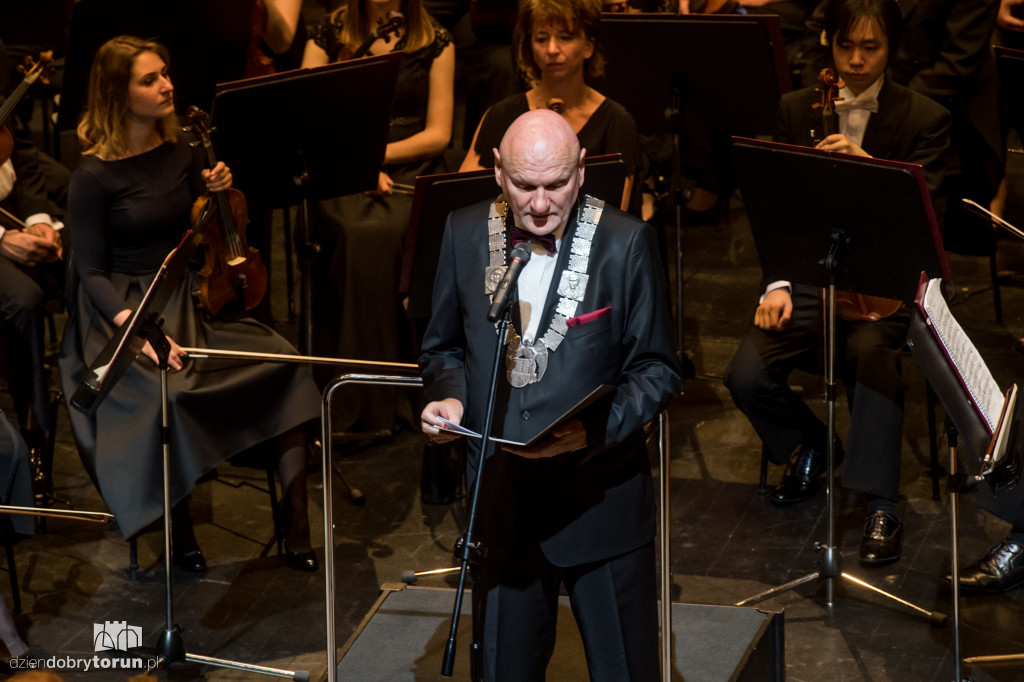 Dwie orkiestry na jednej scenie