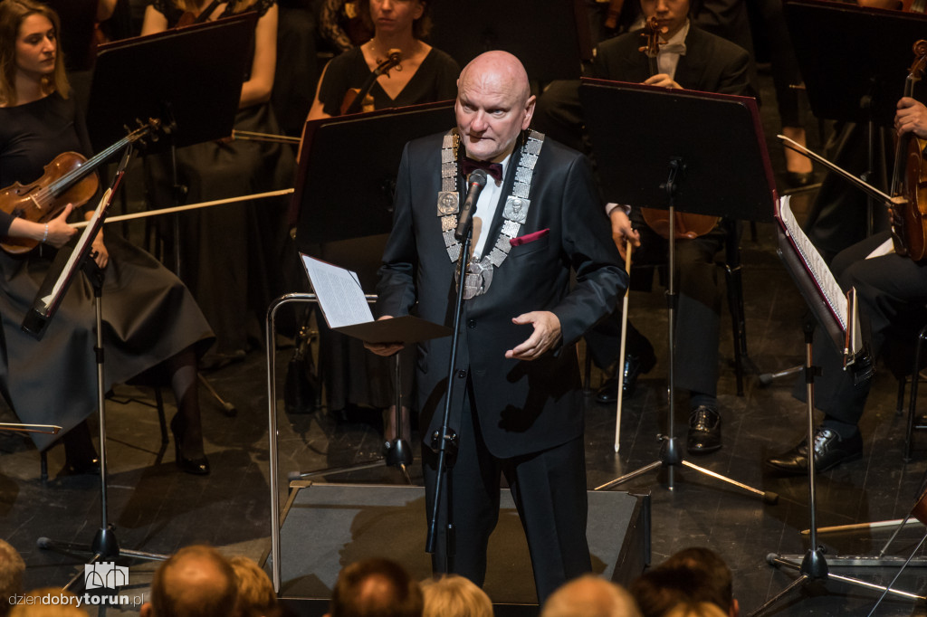 Dwie orkiestry na jednej scenie