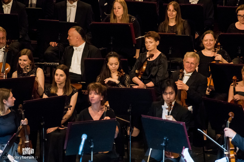 Dwie orkiestry na jednej scenie