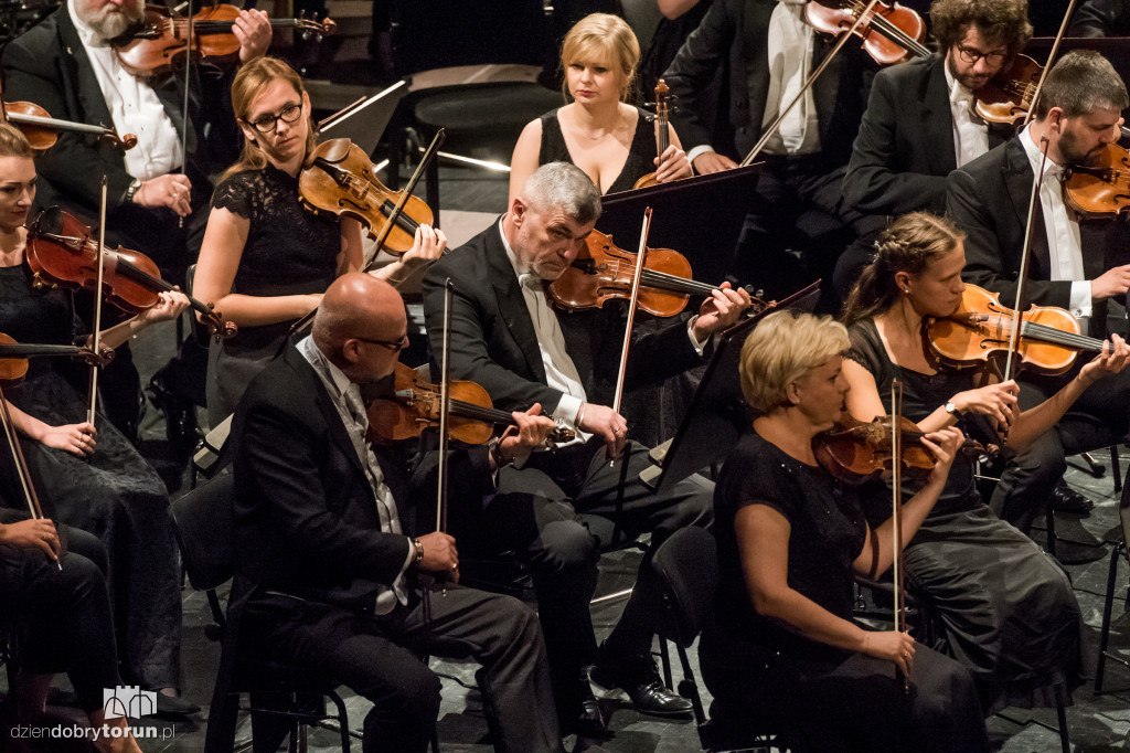 Dwie orkiestry na jednej scenie