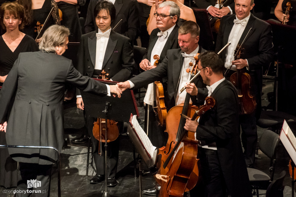 Dwie orkiestry na jednej scenie