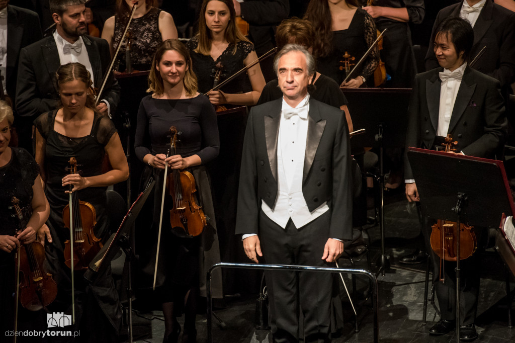 Dwie orkiestry na jednej scenie