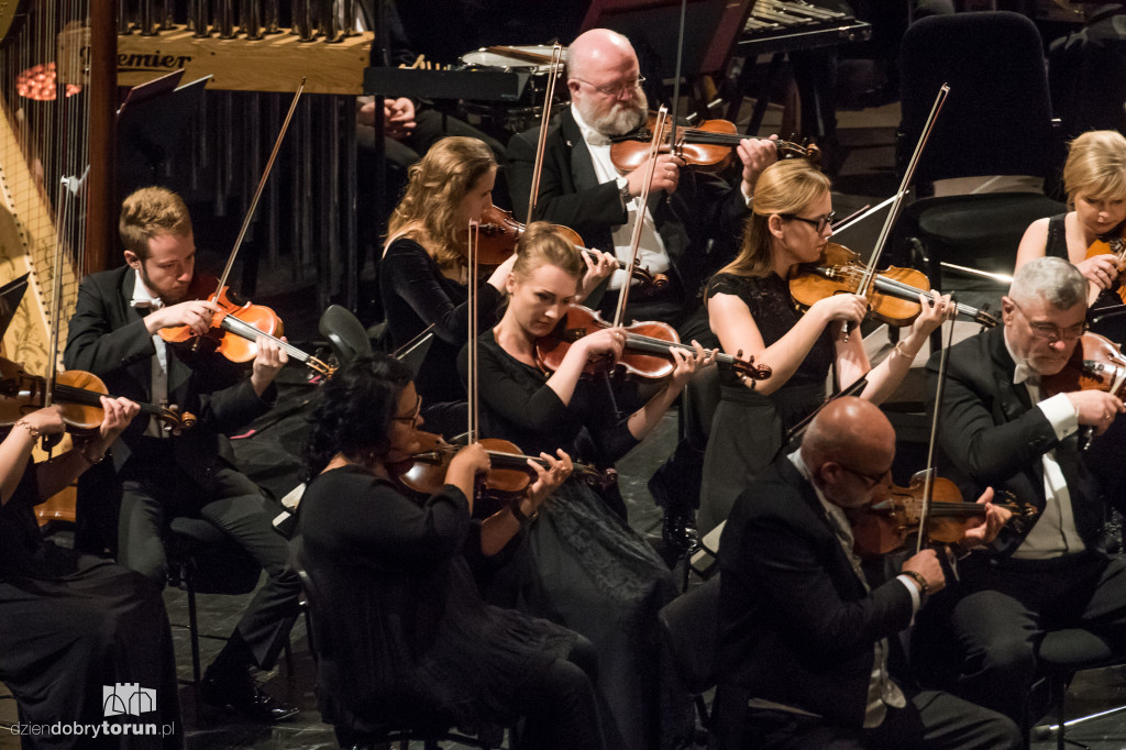 Dwie orkiestry na jednej scenie