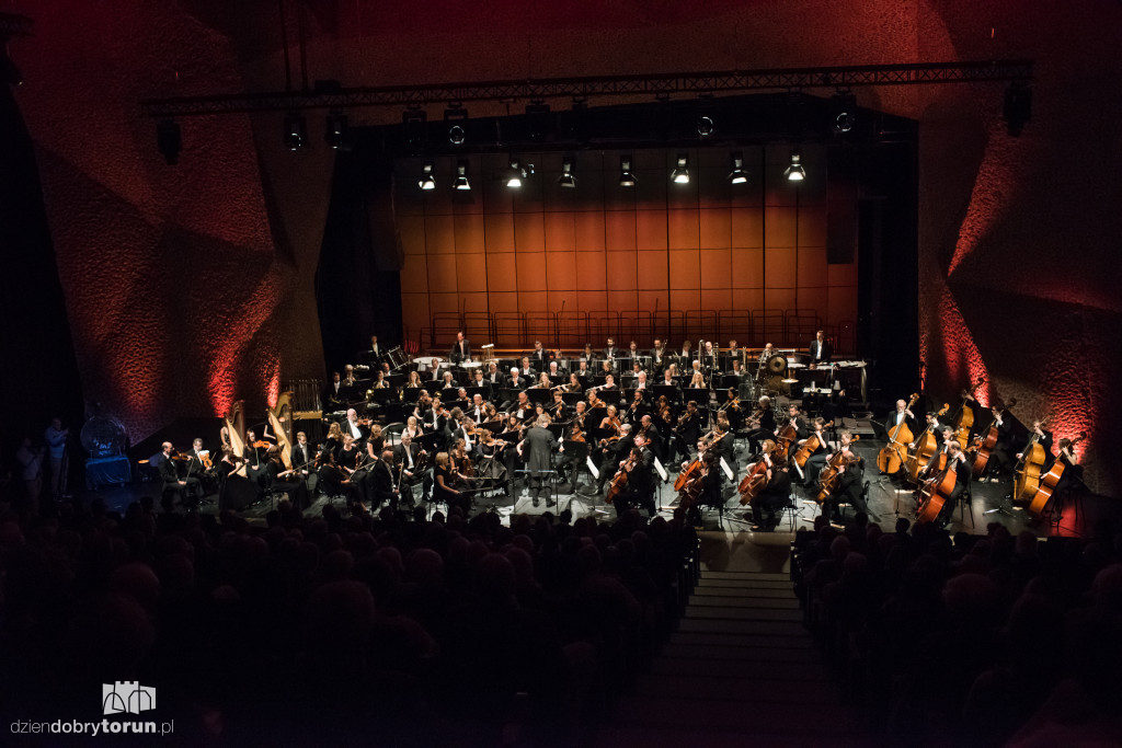 Dwie orkiestry na jednej scenie