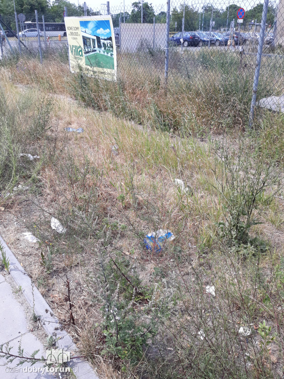 Ul. Podgórna tonie w śmieciach