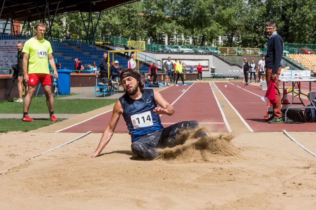 Zawody lekkoatletyczne na stadionie