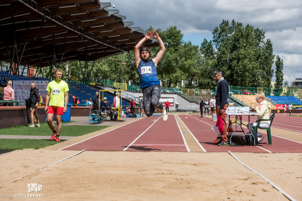 Zawody lekkoatletyczne na stadionie