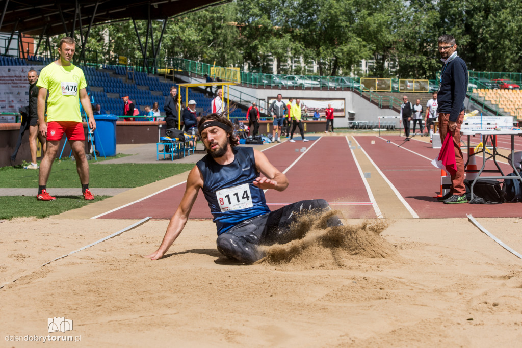 Zawody lekkoatletyczne na stadionie