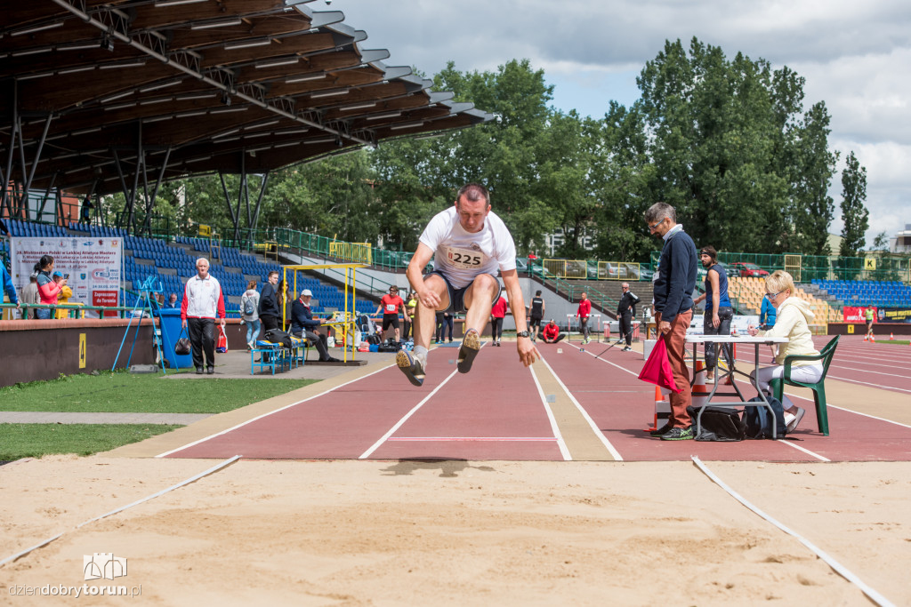 Zawody lekkoatletyczne na stadionie