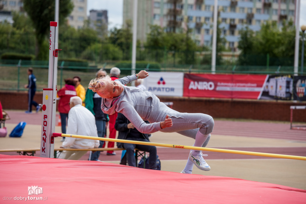 Zawody lekkoatletyczne na stadionie
