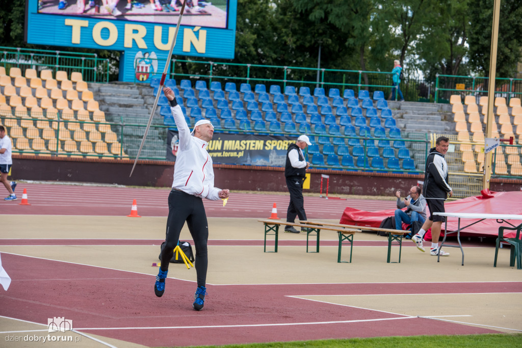 Zawody lekkoatletyczne na stadionie