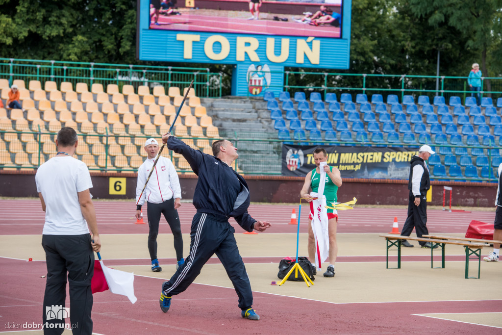 Zawody lekkoatletyczne na stadionie