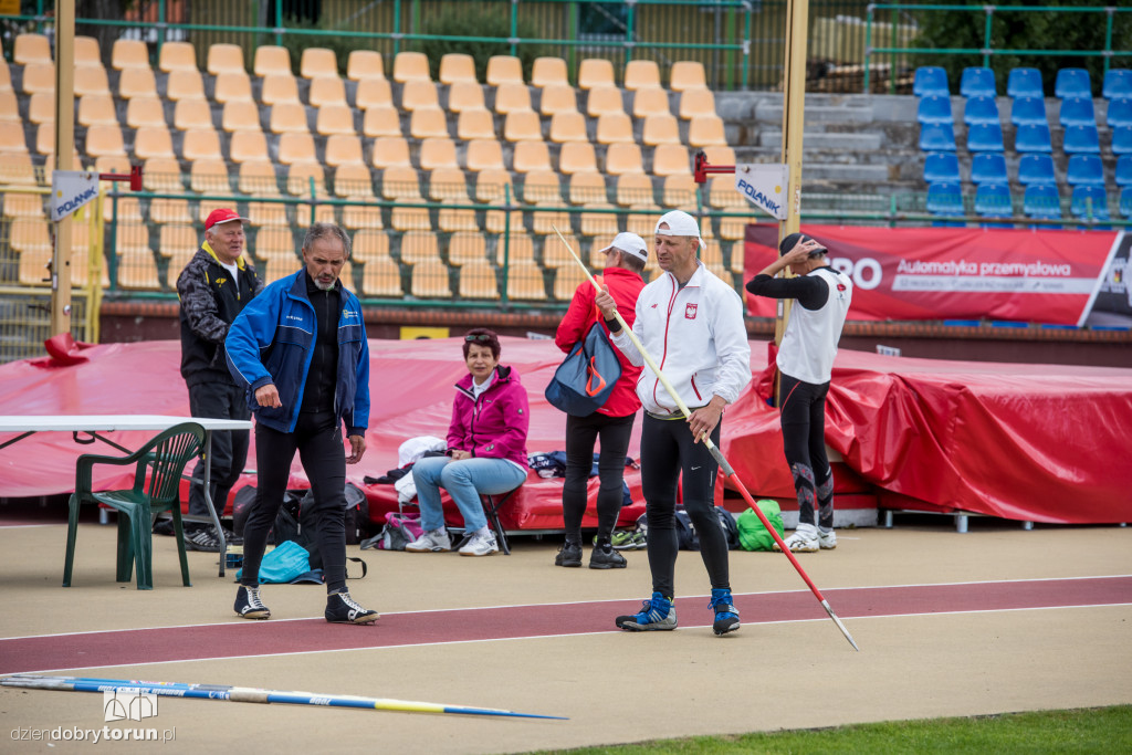 Zawody lekkoatletyczne na stadionie