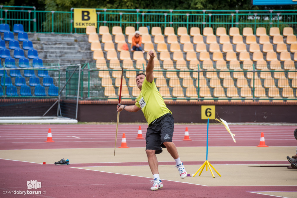 Zawody lekkoatletyczne na stadionie