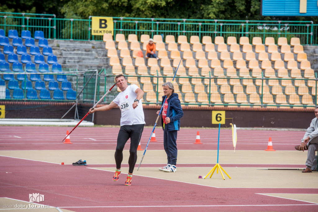Zawody lekkoatletyczne na stadionie